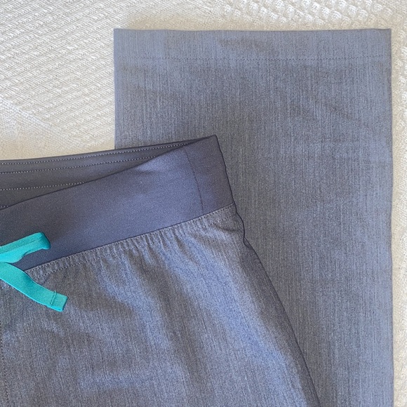 Figs Graphite Livingston Basic Scrub Pants XS - Picture 11 of 14